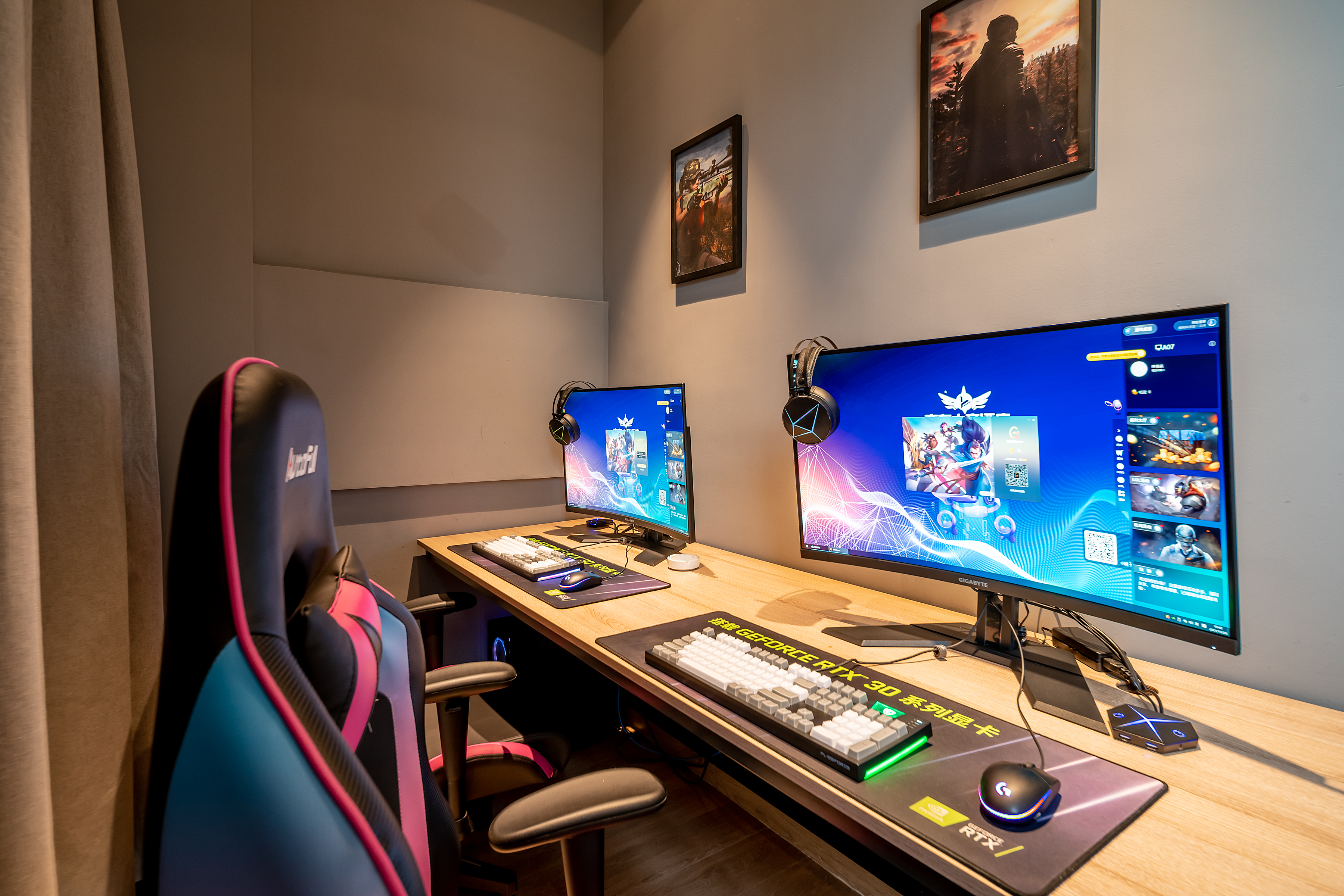 电竞大床房-[2台电脑+RTX3060显卡+i5-10700F处理器+16G内存+2K曲面屏+机械键鼠]+沙发茶几