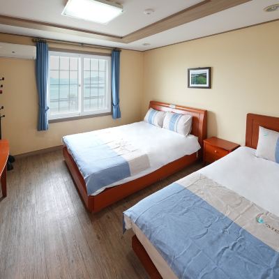 Ocean View Room（Double+3 Single Beds）
