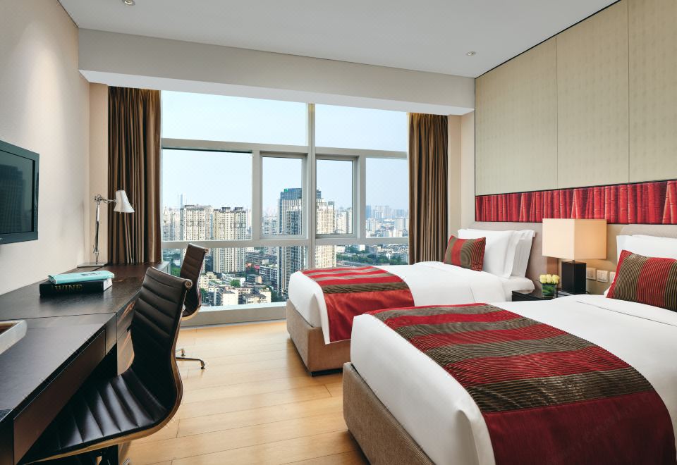 三卧套房 （高空景观+客厅+厨房+冰箱+洗衣机+乾衣机）