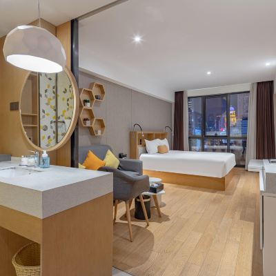 豪華大床房（獨立洗衣機） 格美飯店（上海外灘南京東路步行街店）優惠