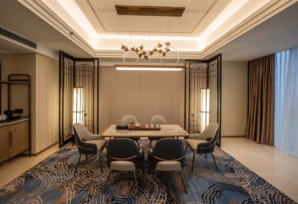 商务楼|双卧家庭房（电视投屏+护颈枕+德国高端衞浴）