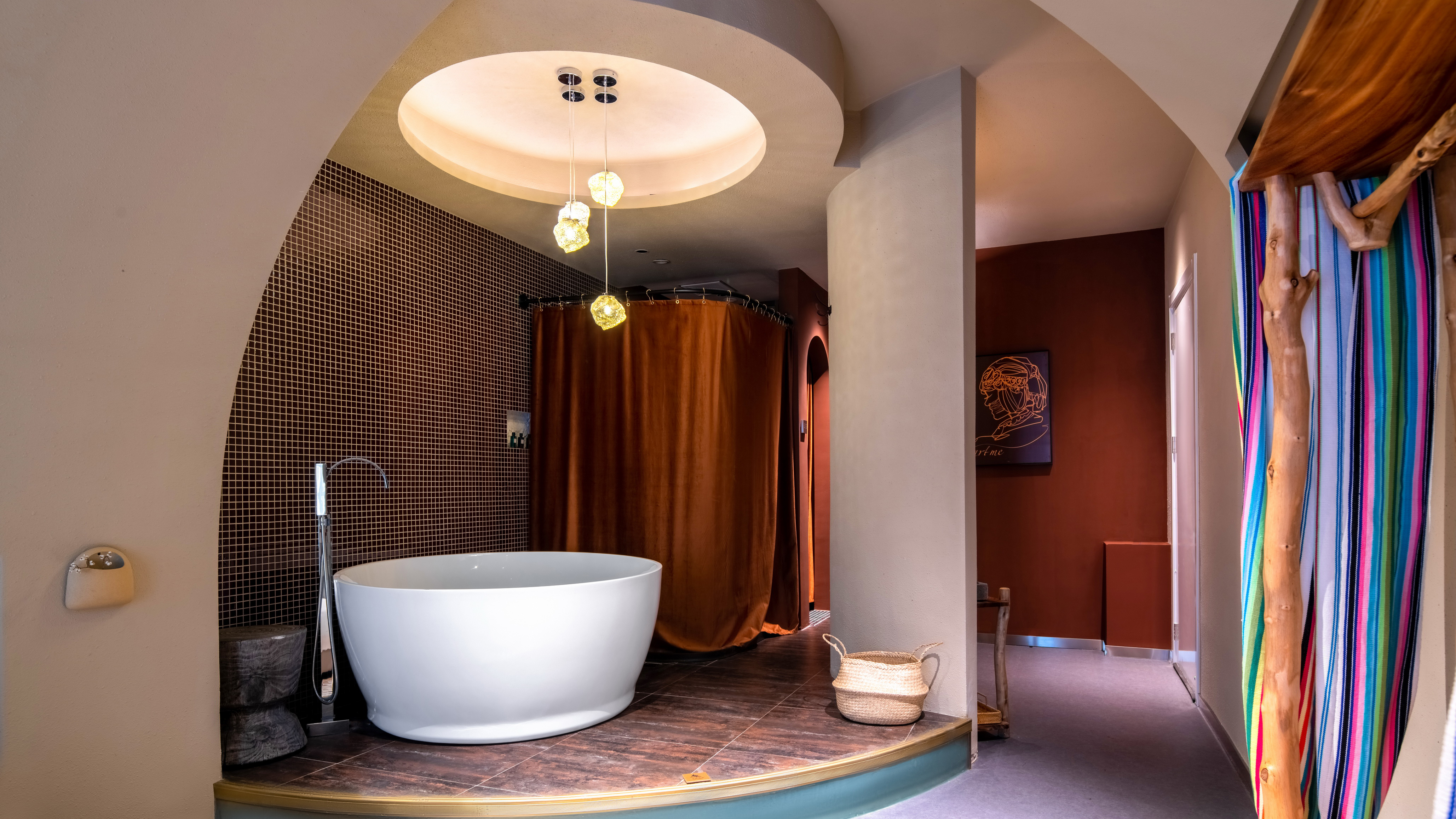 独龙族|奢享浴缸日落灯大床房