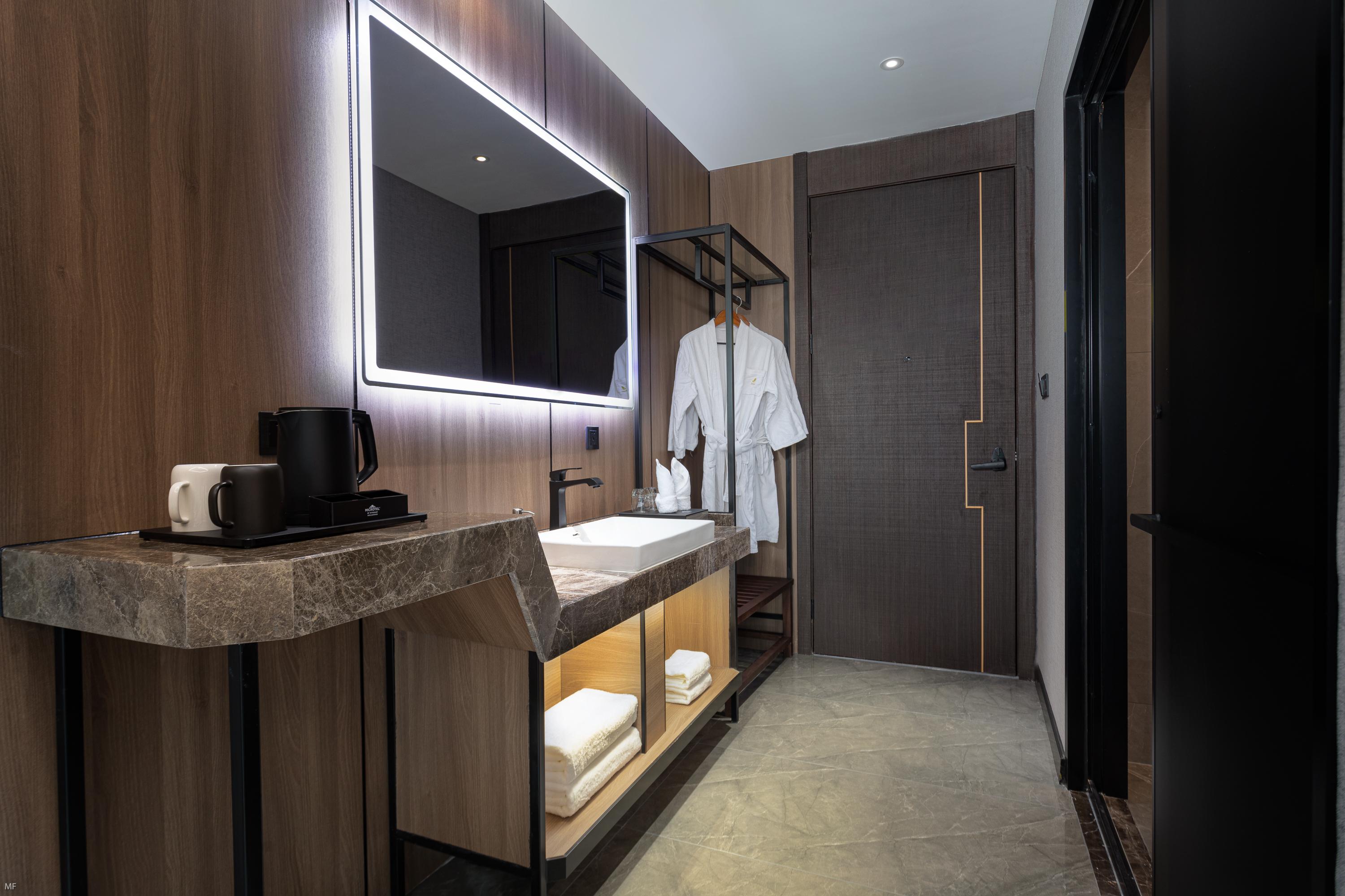 尊享豪華大床房（電視投影+智能馬桶）