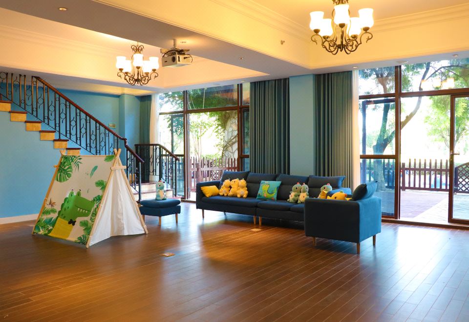 復式恐龍主題親子雙臥花園套房（帶庭院）