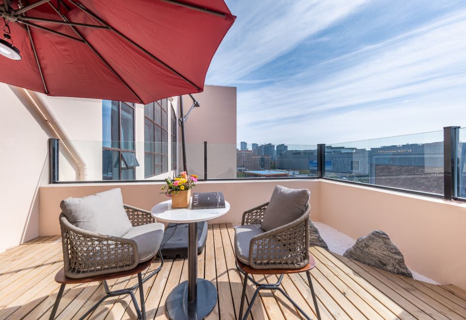 Atour S Hotel, Hisense Plaza, Qingdao Olympic Sailing CenterJi Mu Balcony Double Bed Room (Mini Fridge +Leifen Hair Dryer + Projection + Deep Sleep Pillow Pro)