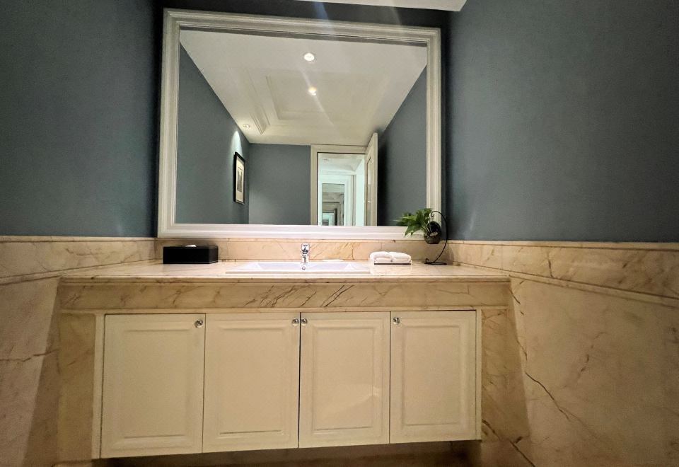 World Trade Winning HotelExecutive Suite