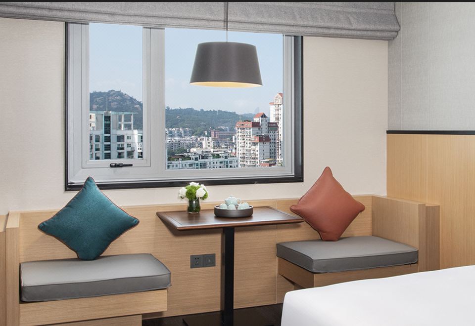豪华大床房 『俯瞰城景? 办公休憩双区?可移动桌台』