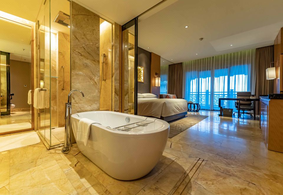 行政海景大床房丨高樓層·行政俱樂部·觀瓊州海峽