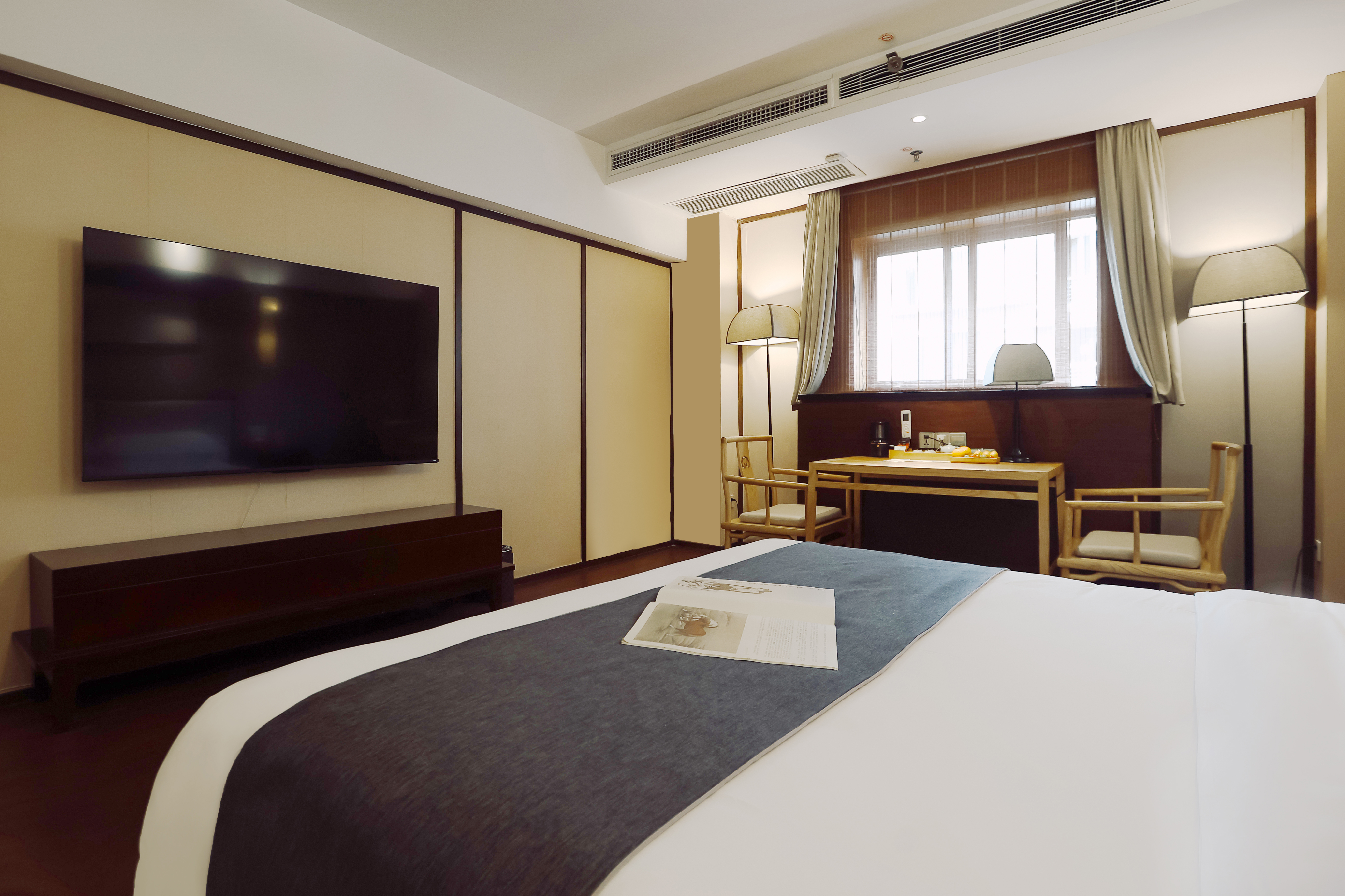 澄心大床房（顶喷花洒＋智能电视投屏＋商务休闲空间）