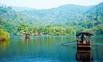 Haitao Hotel (Zhaoqing Seven Star Rock Archway Scenic Spot)