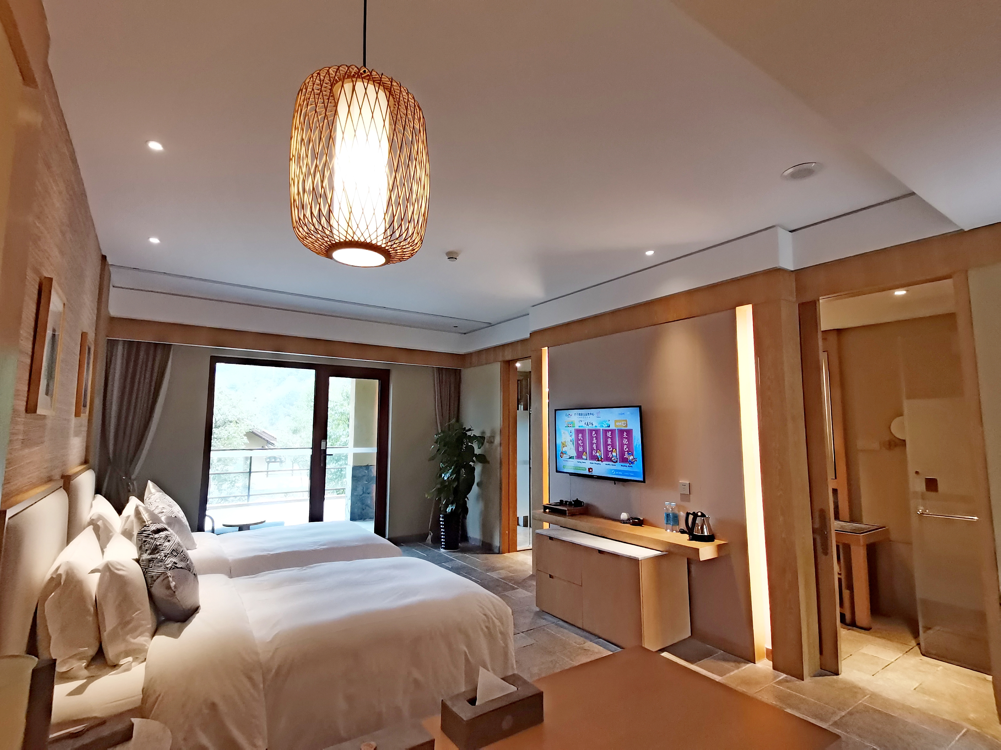 賜福湖畔山景雙床房