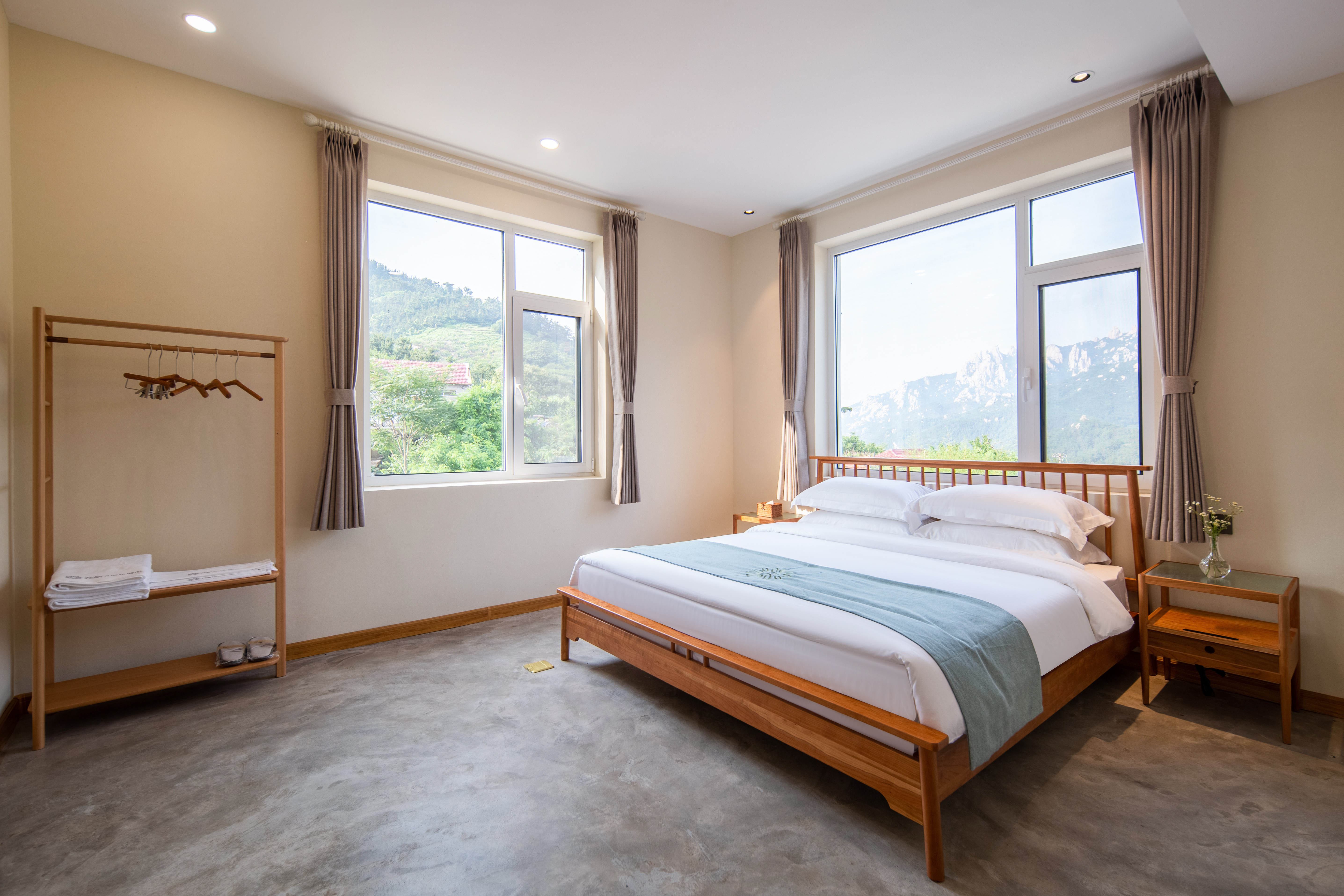 云起·观山休闲大床房·棋牌桌