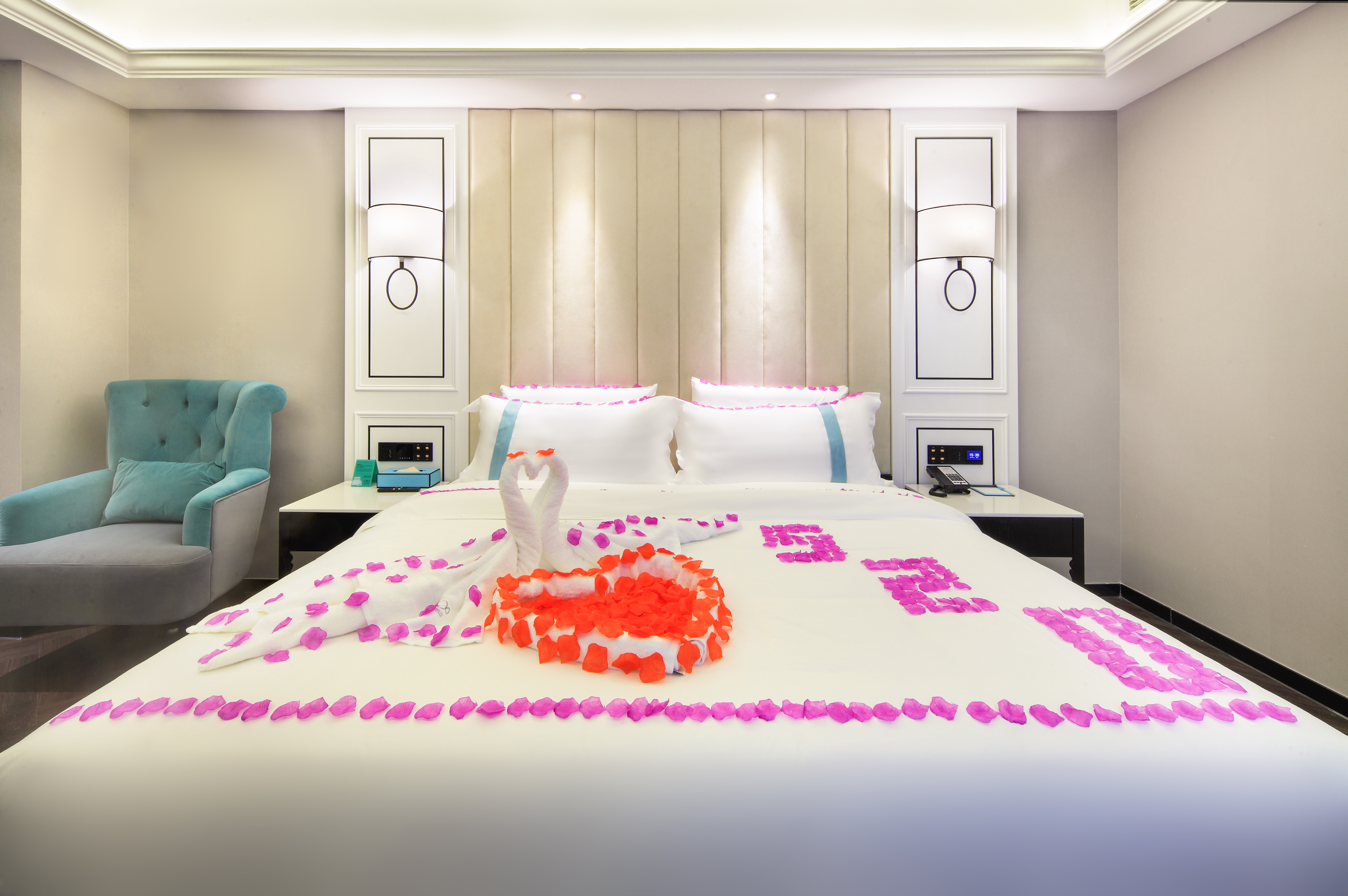 希岸浪漫女神大床房（时尚轻奢｜智慧客控｜风尚投屏）