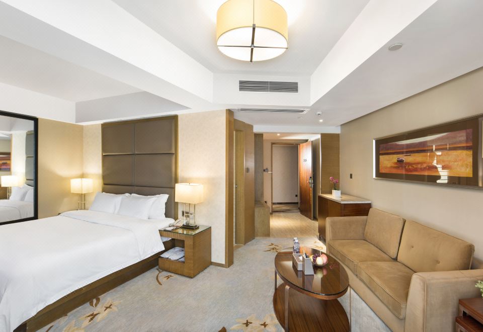 Shenzhen New World Weirui HotelBusiness King Bed Room