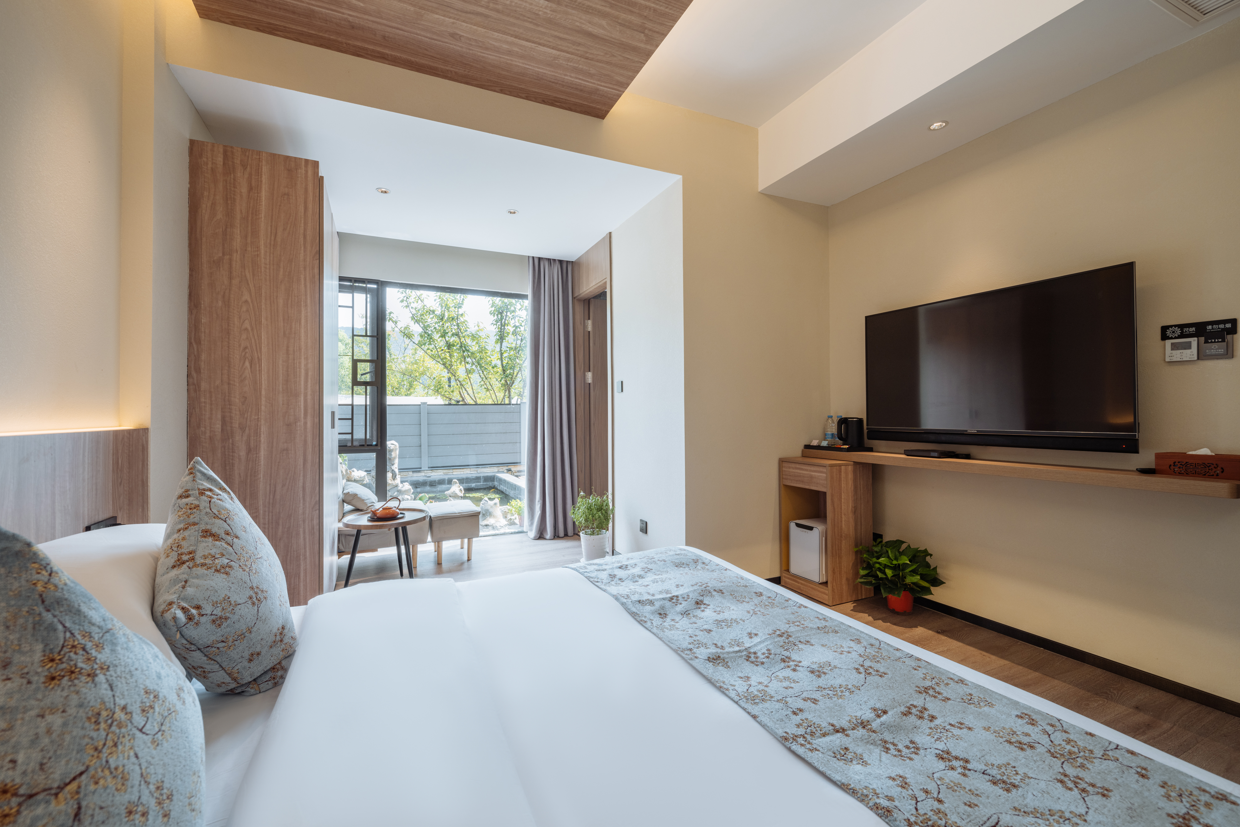 清风大床房（可观鱼塘+中央空调+智能客控）