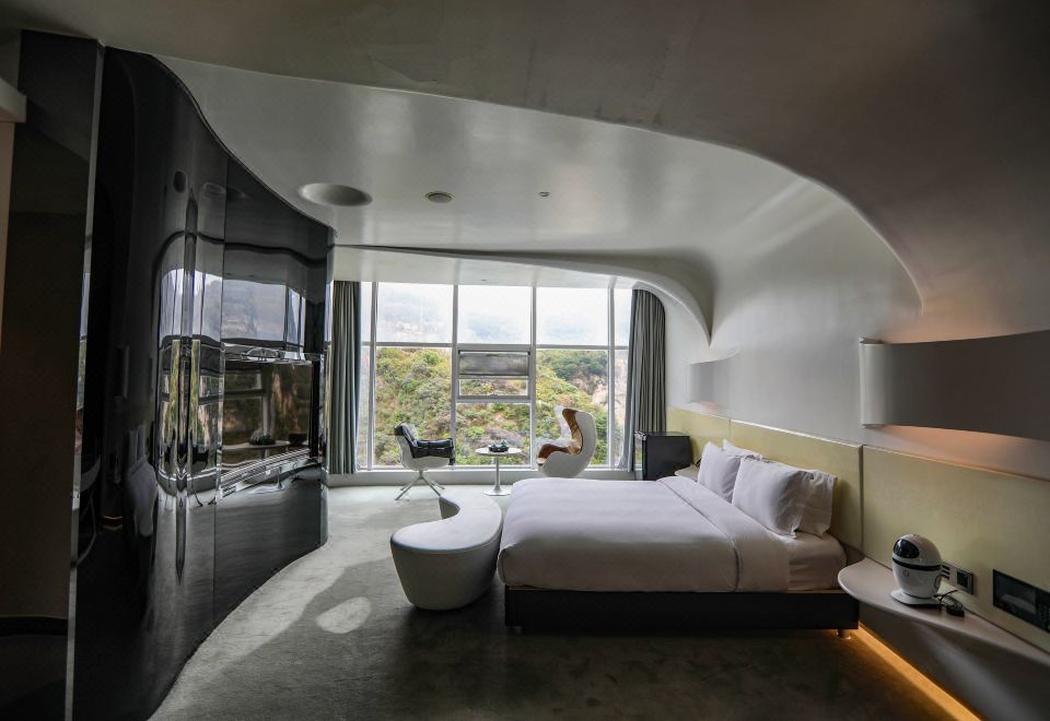 Sky Deluxe Suite