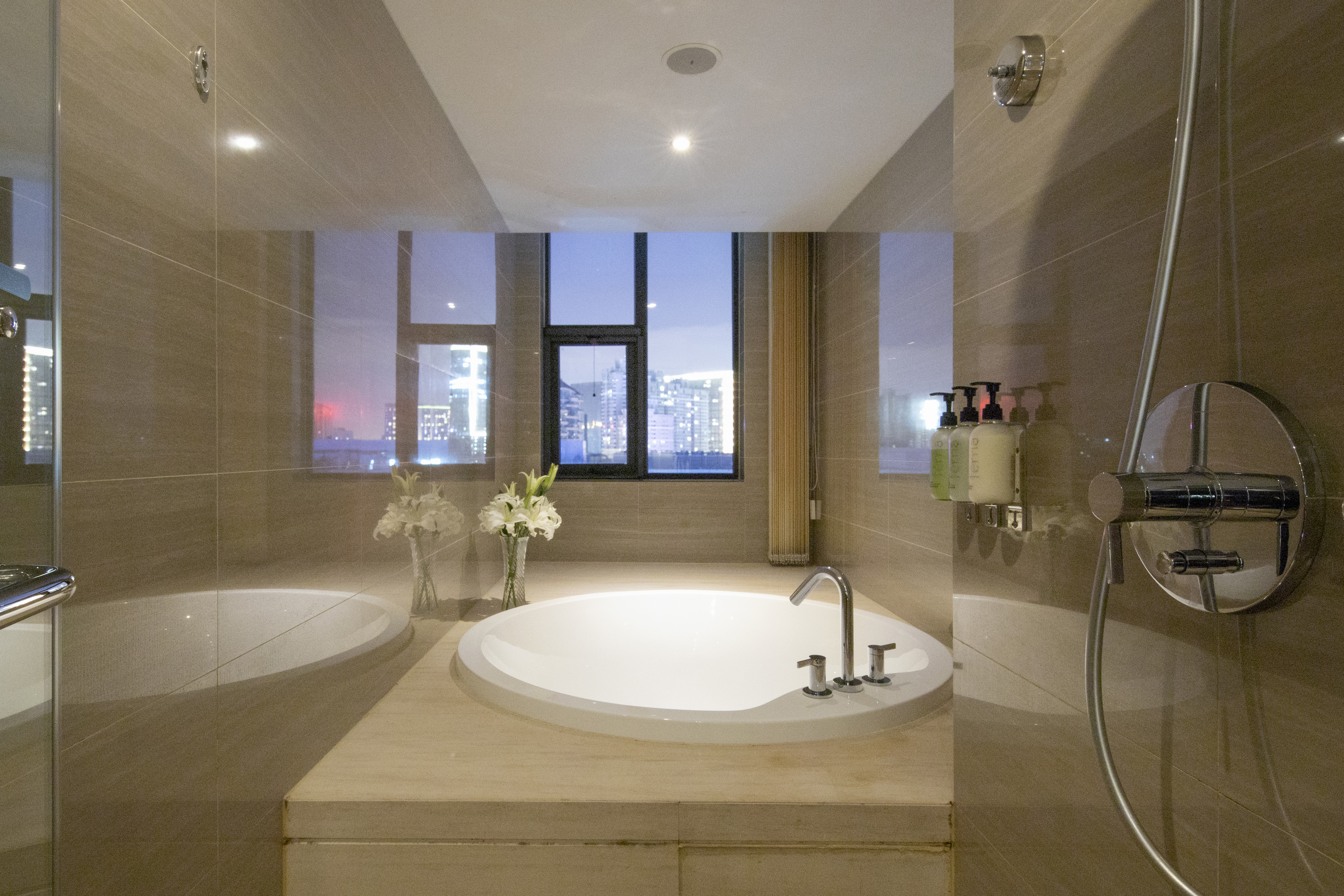 Crystal Orange Beijing JiuXianQiao豪华大床房（小冰箱＋深度睡眠枕）　