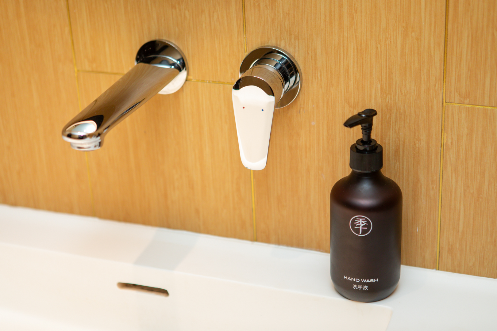 高级大床房【植萃洗护｜65寸投屏电视】