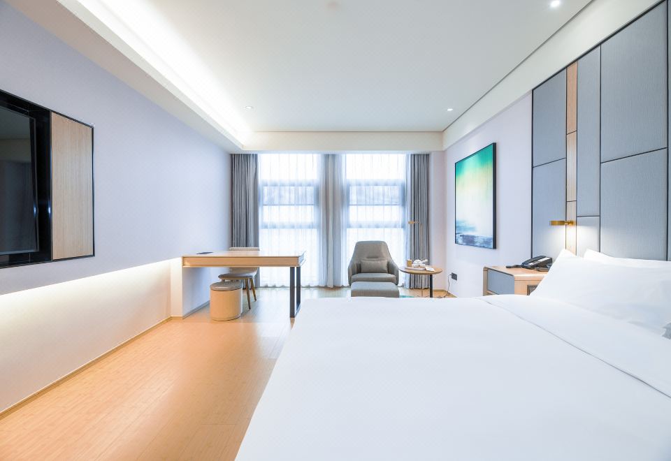 高级大床房（充电桩+电视投屏）