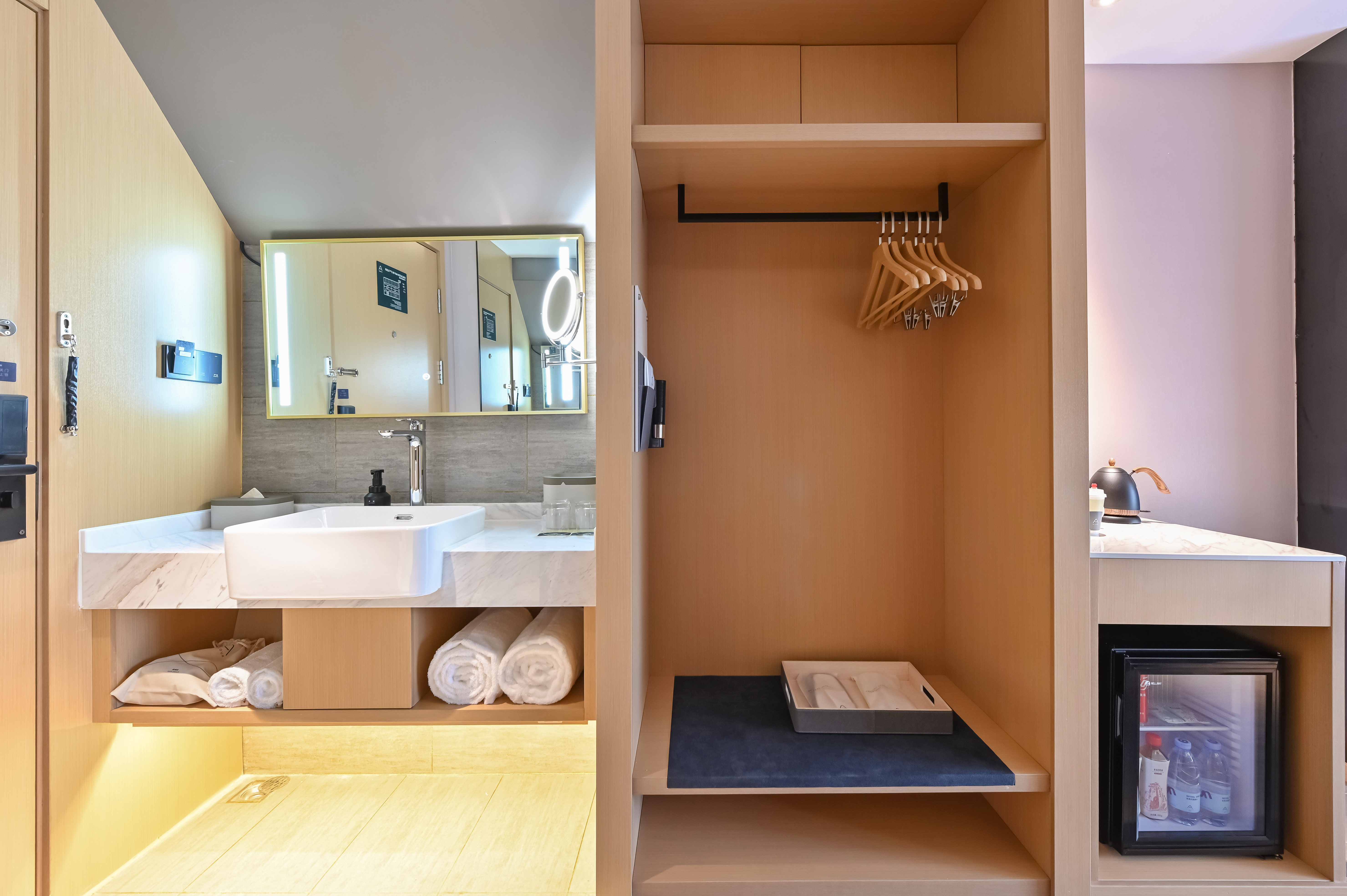 高级大床房（普兰特床垫+裸棉床品+亚朵记忆枕+手机投屏）