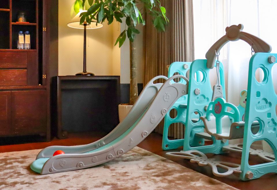 盼酷小黃鴨主題房