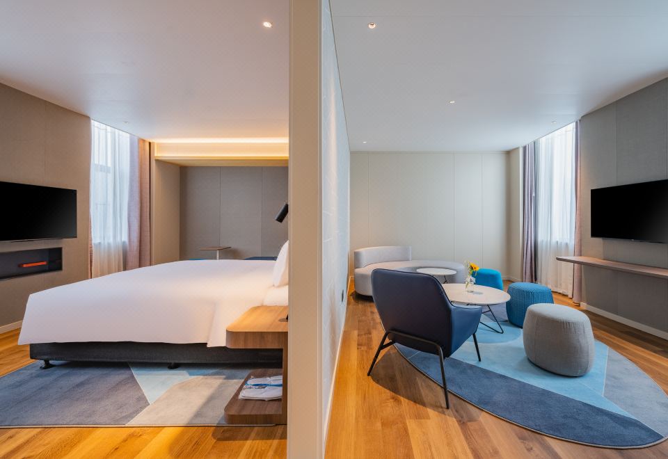 One-Bedroom King Suite