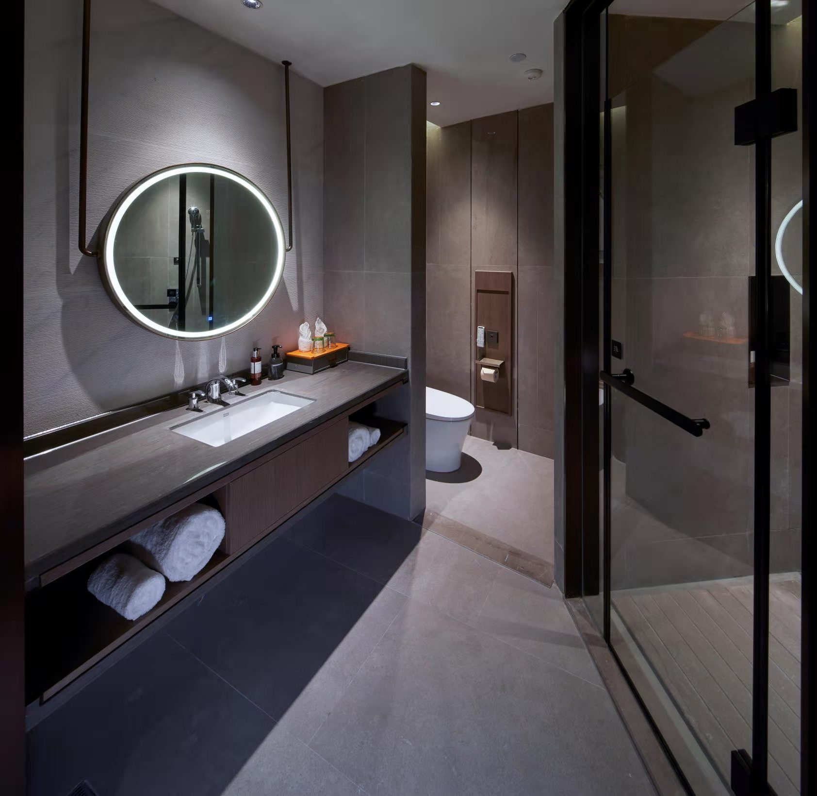 高级大床安睡房（小度客控+圆形浴缸+智能恒温马桶）