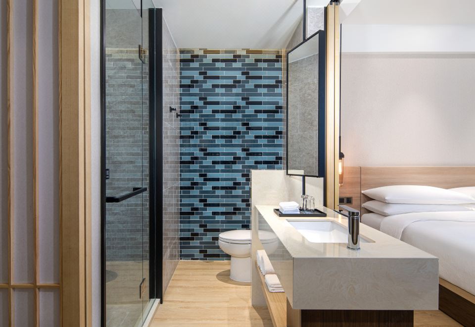 Fairfield by Marriott Shanghai Pudong CentralStandard Queen Room