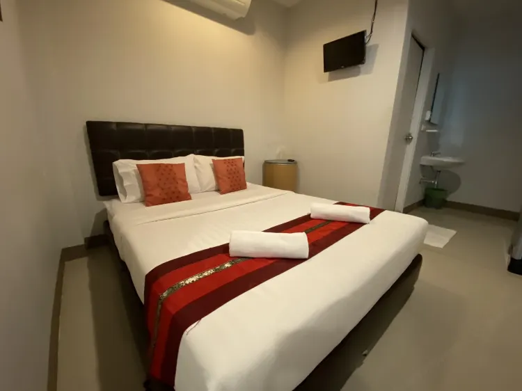 No.5 Economy Queen Room