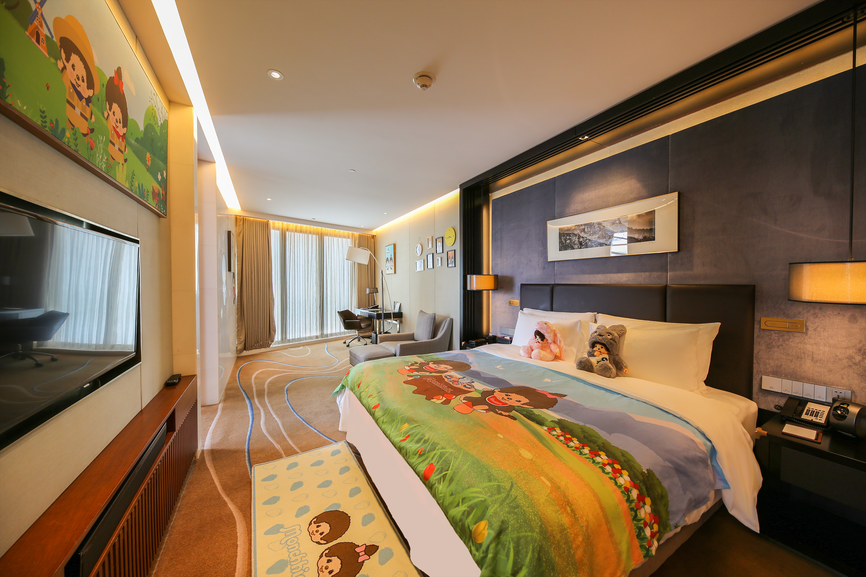 蒙奇奇主题尊荣湖景大床房