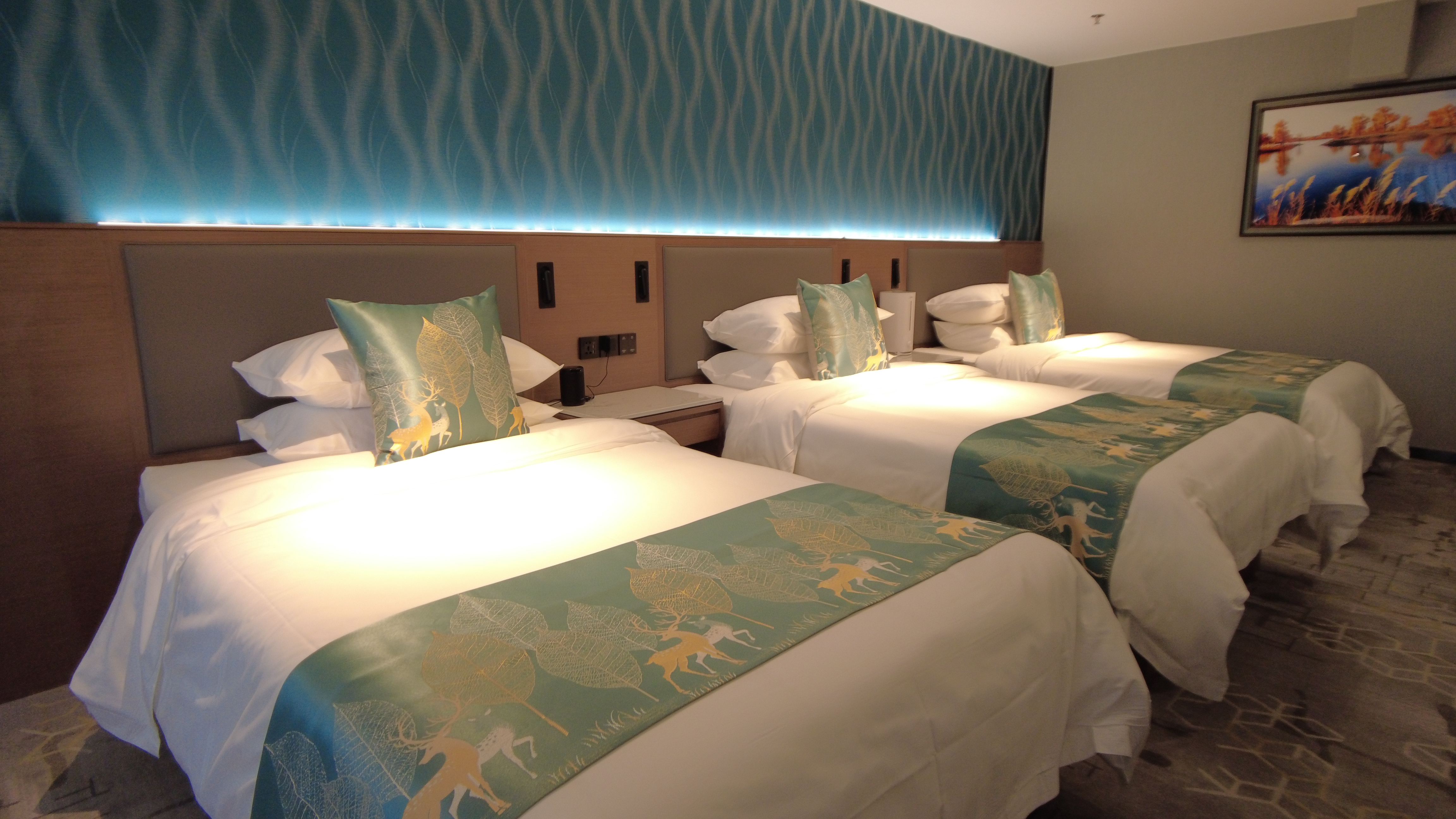 豪华三人间（智能语音）