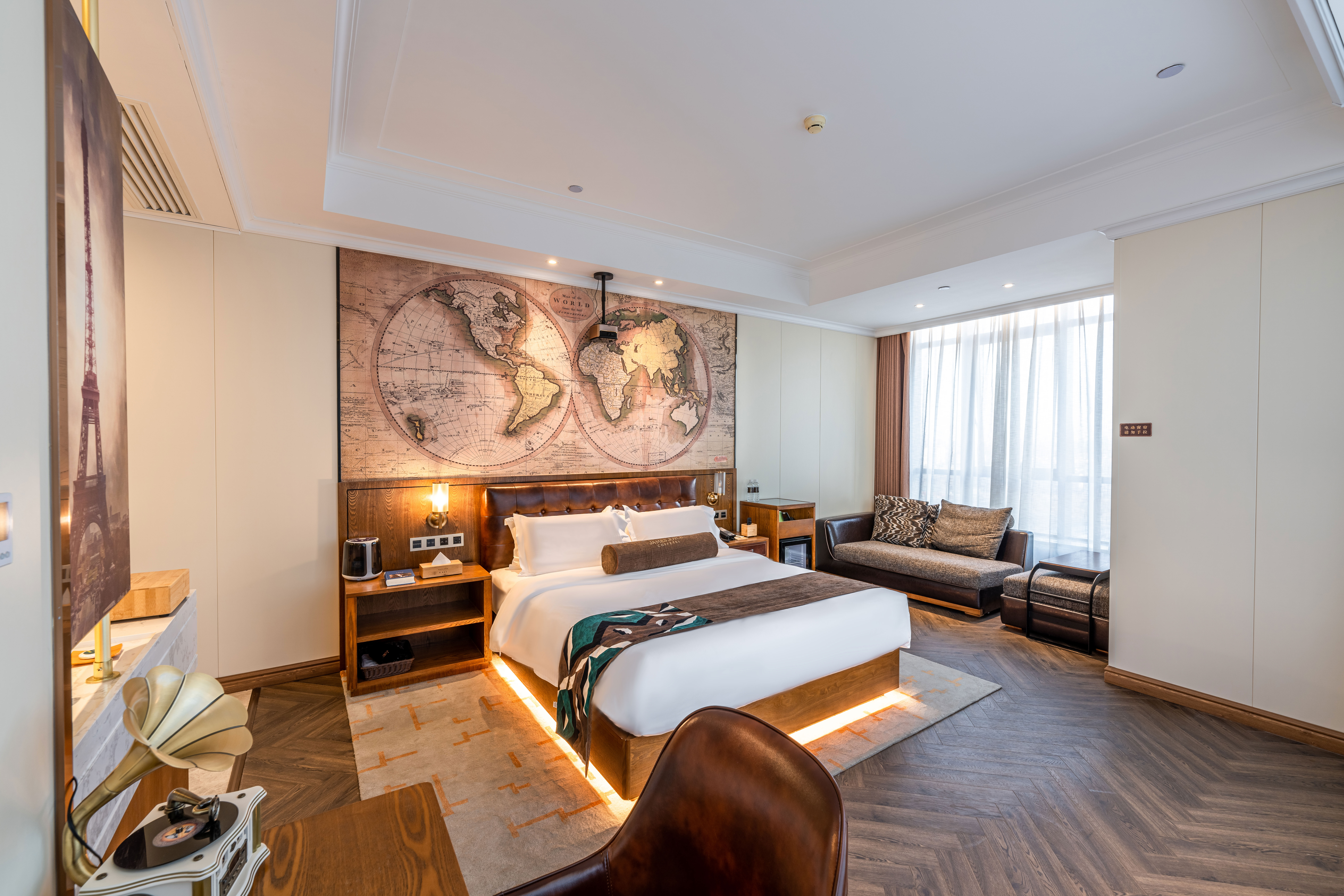 极光巨幕商旅套房（可投屏电视）