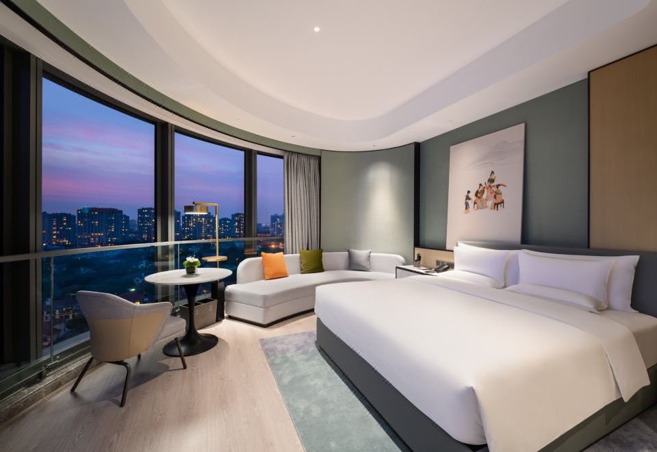 270°湖景豪华大床房