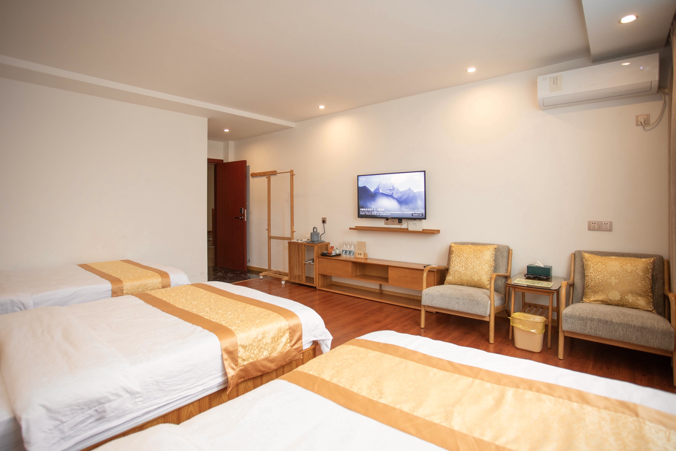 日星隐曜亲子房