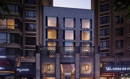 Neobridge Hotel - Housity