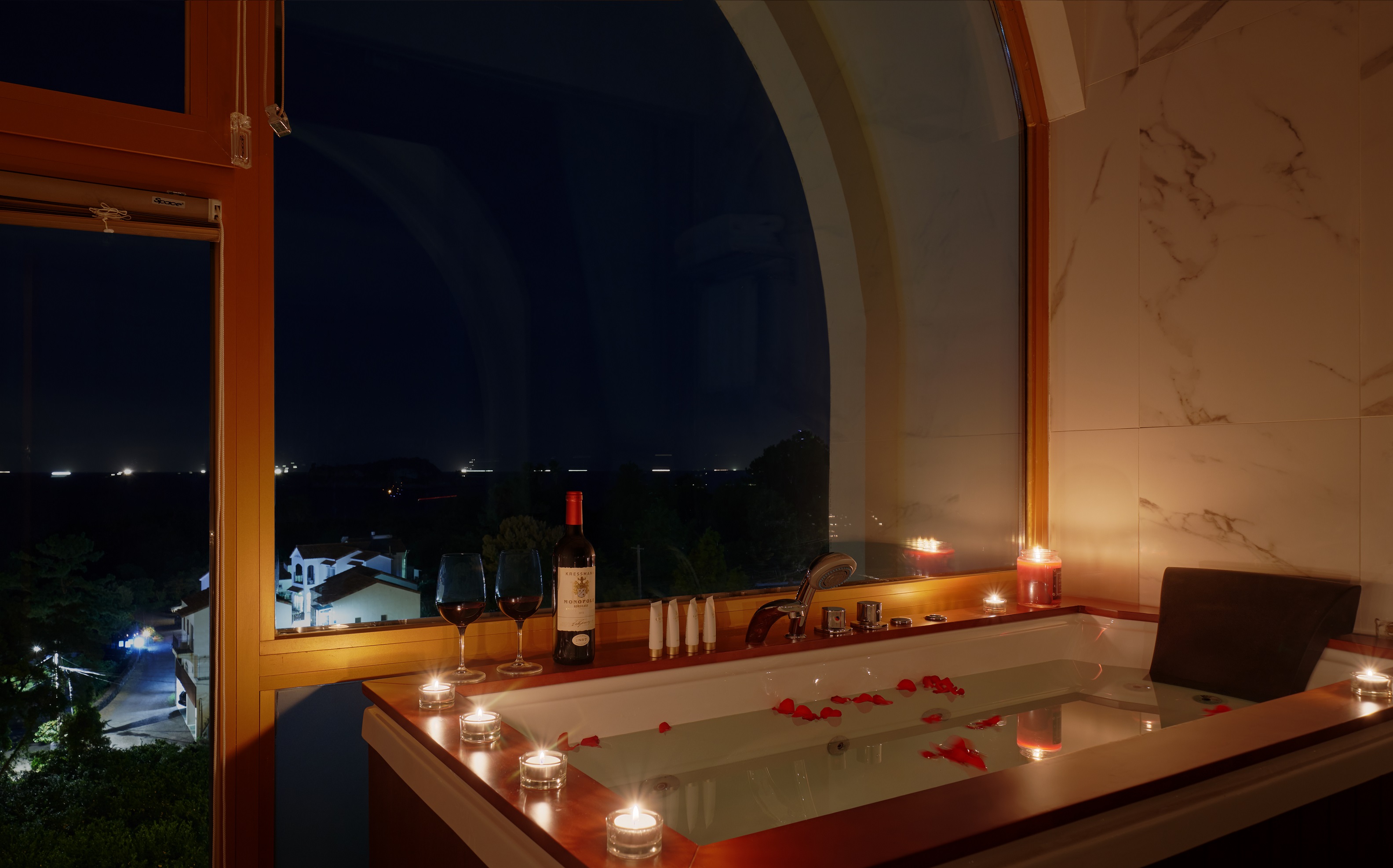 花园景观套房 （Jakuzi）