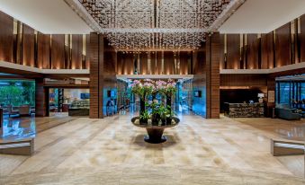 The Hilton Garden Inn Dubai features a lobby adorned with two large vases in the center at Mission Hills Resorts Shenzhen