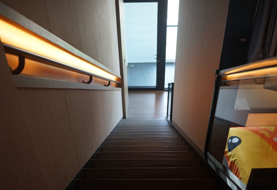 Courtyard by Marriott PinghuDuplex Family Room With Lake View