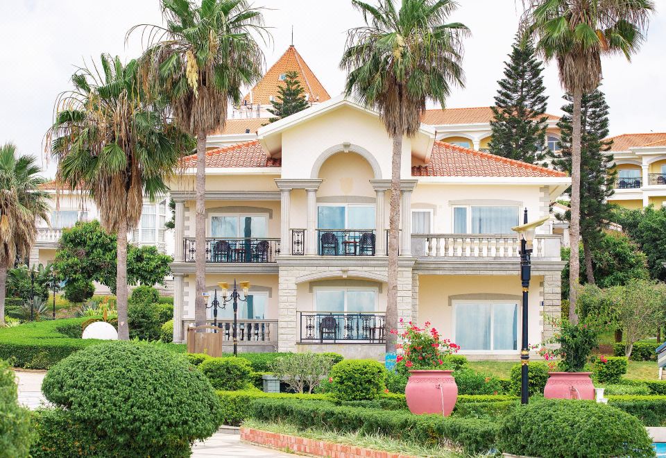 Asia Gulf HotelSix-Bedroom Detached Villa