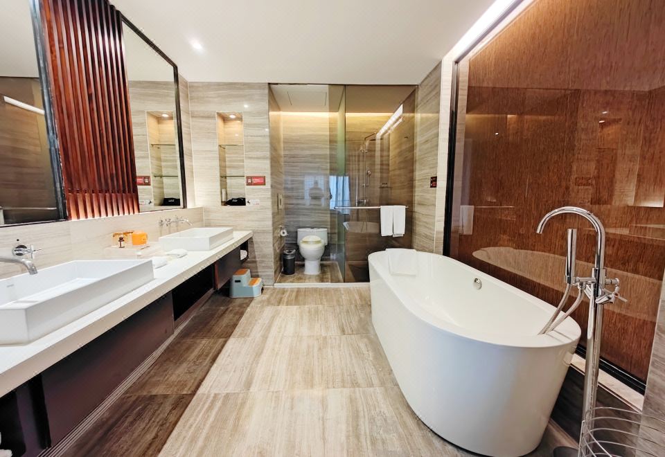 森林亲子大床房（落地窗+阳台+浴缸+扭扭车+滑梯）