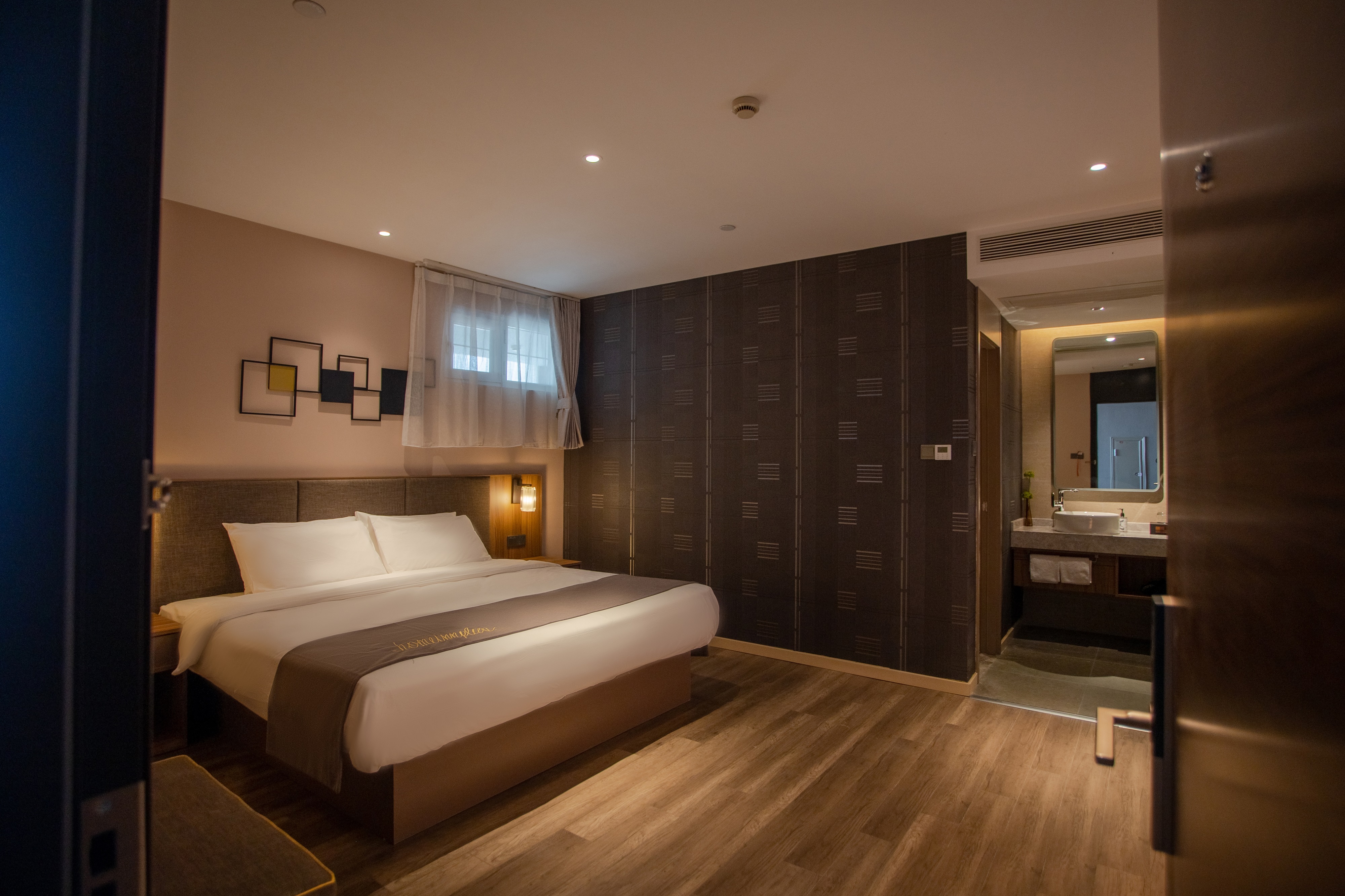 商务大床房（梦百合零压床品）