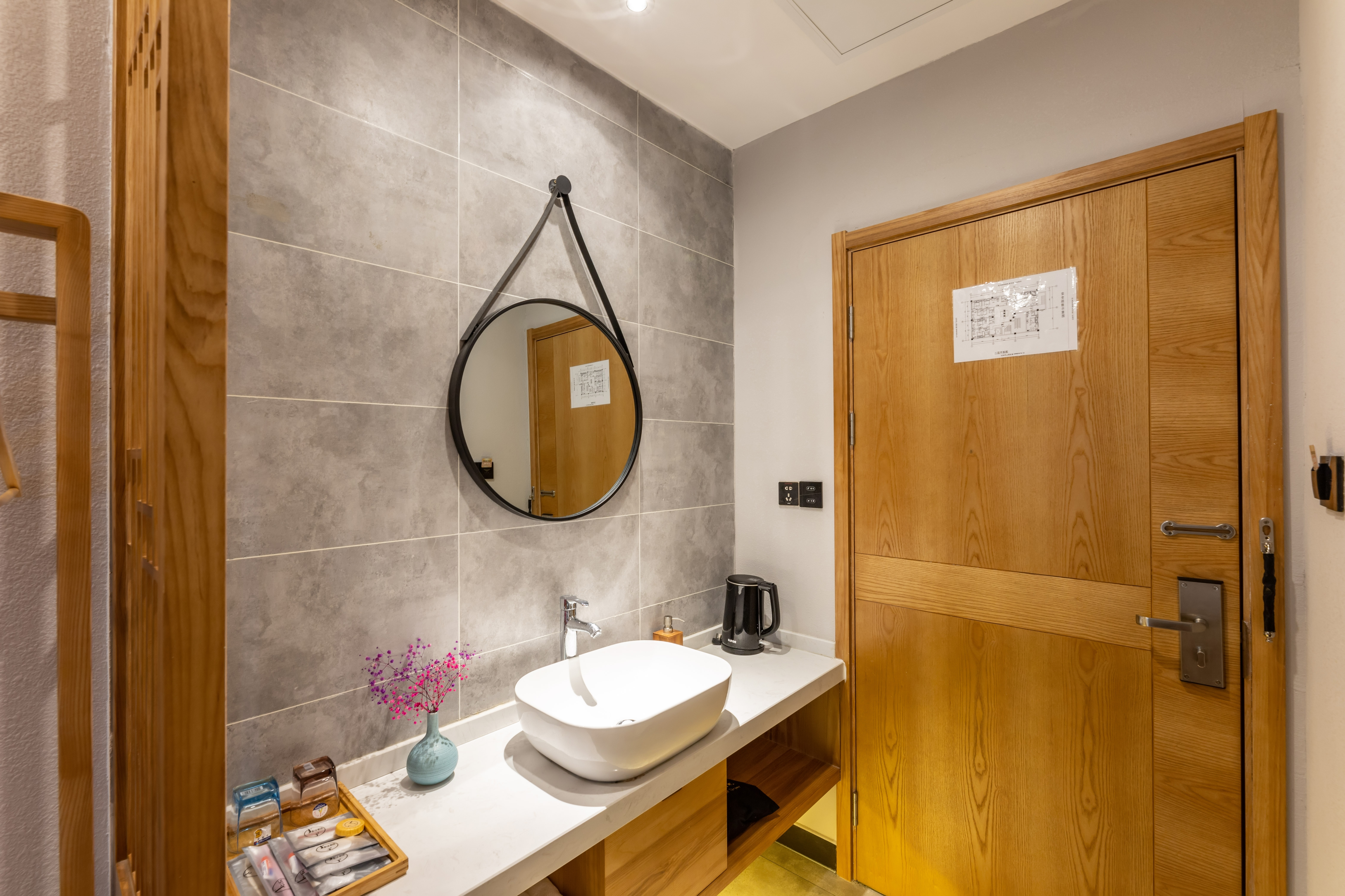 雅致大床房（落地大窗+投屏电视+阿道夫洗护套装）