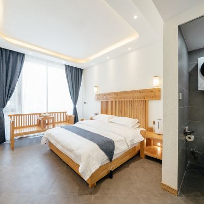 雲兮.雅緻大床房 撫雲·供氧輕奢美宿（麗江古城大水車店）優惠