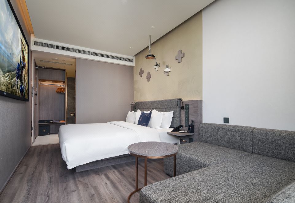 影音大床房（加熱毛巾桿+小冰箱+智能鏡）