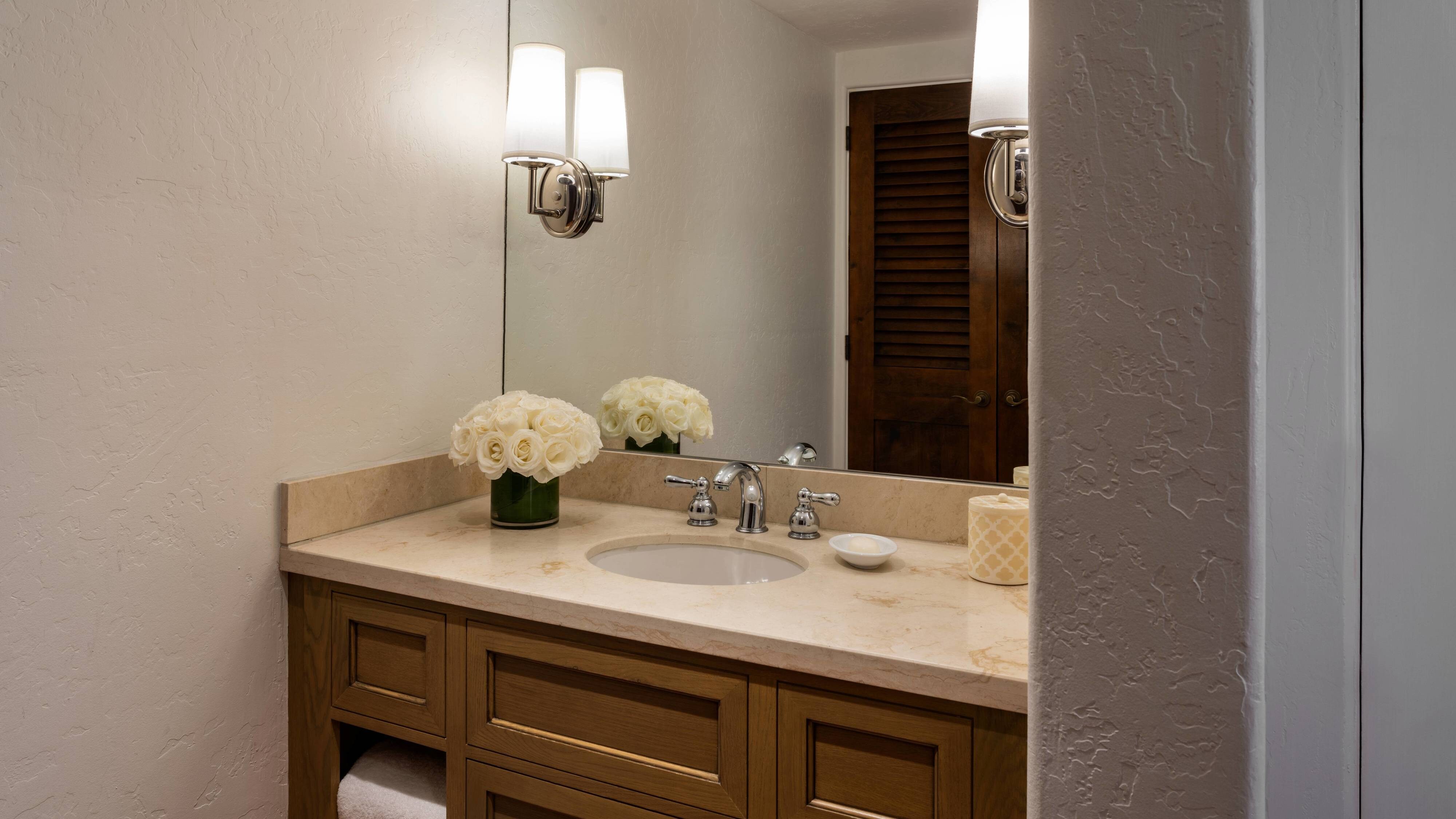 炉边一卧室豪华套房 - 1特大床，部分海景