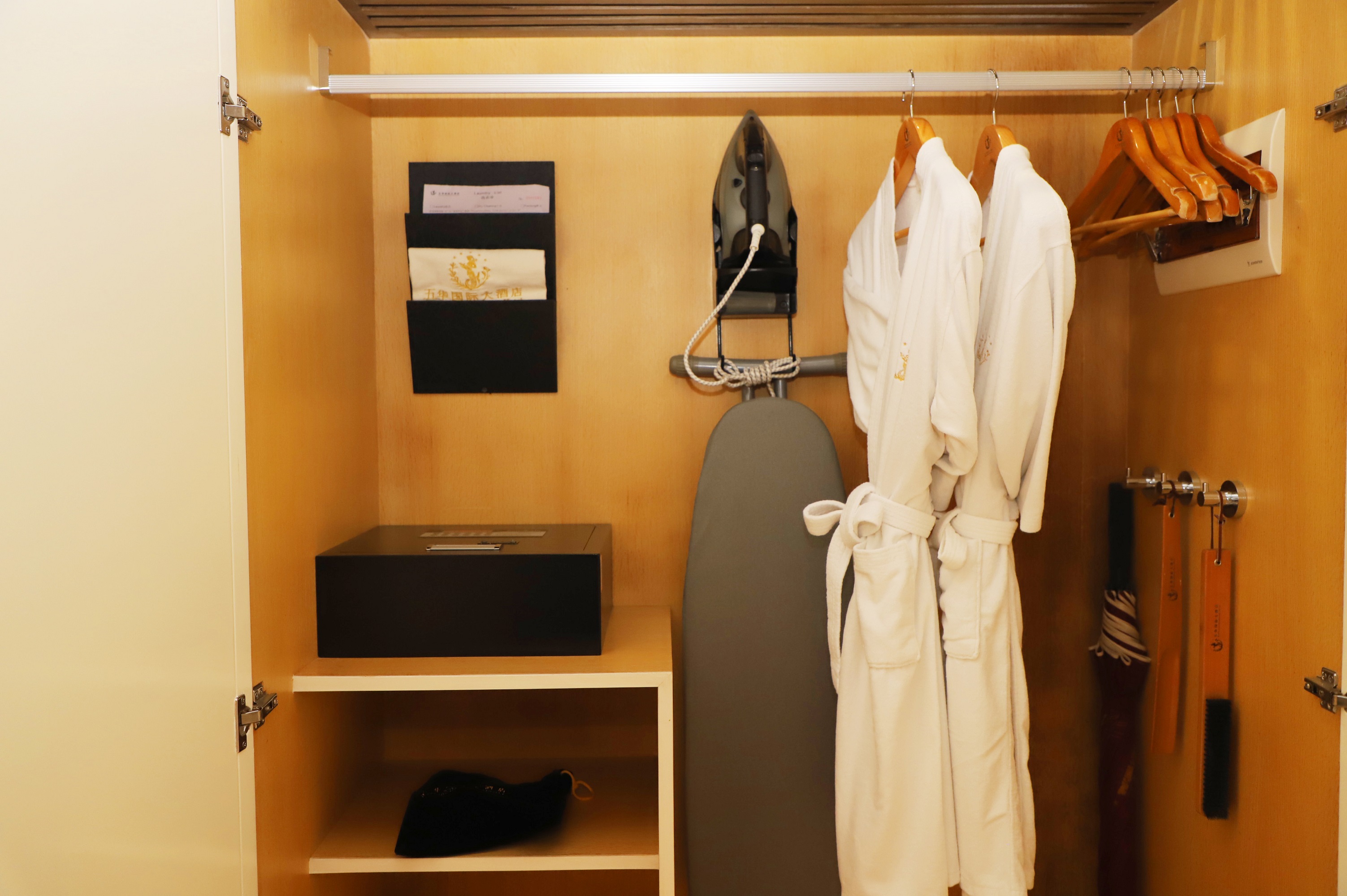 Wuhua International Hotel豪华套房（一房一厅）