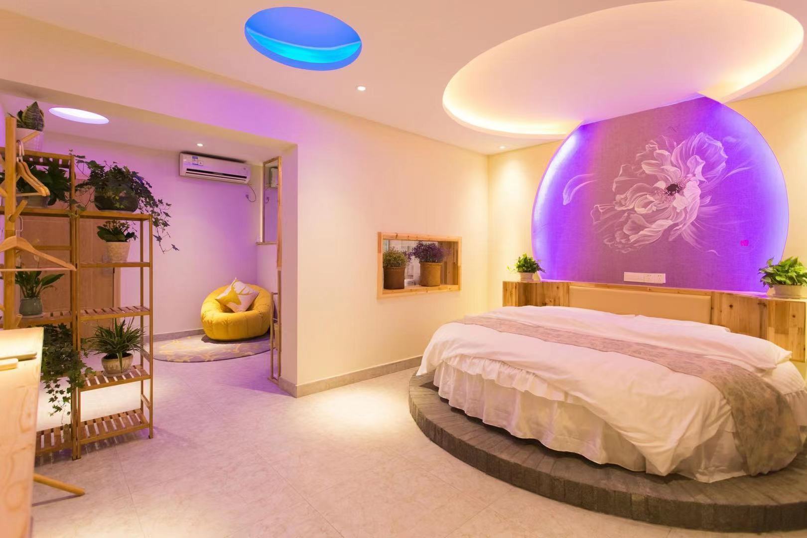 7-201浪漫圓床房