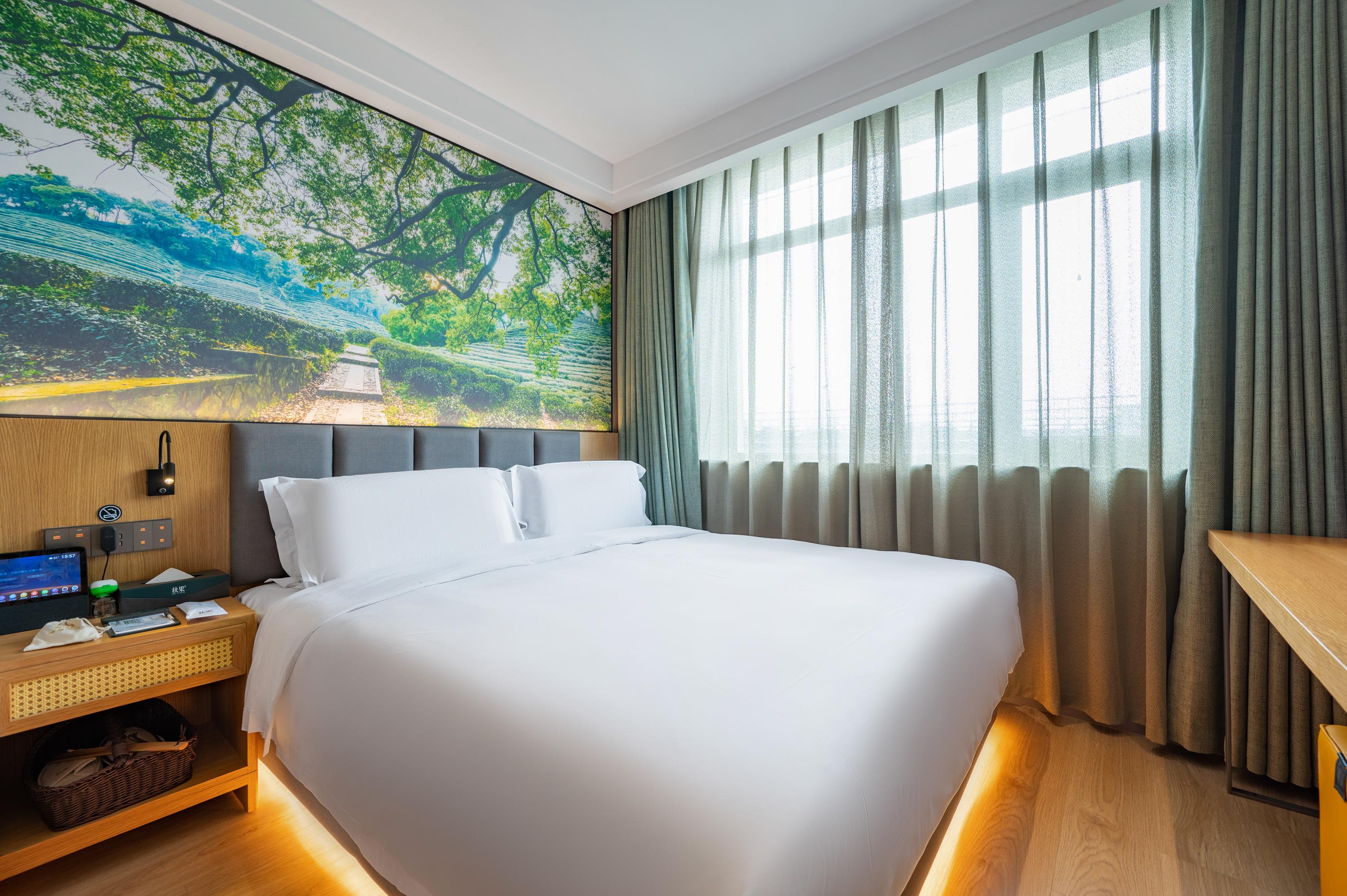 精选商务大床房（小度智能客控+深睡记忆枕+加湿器）