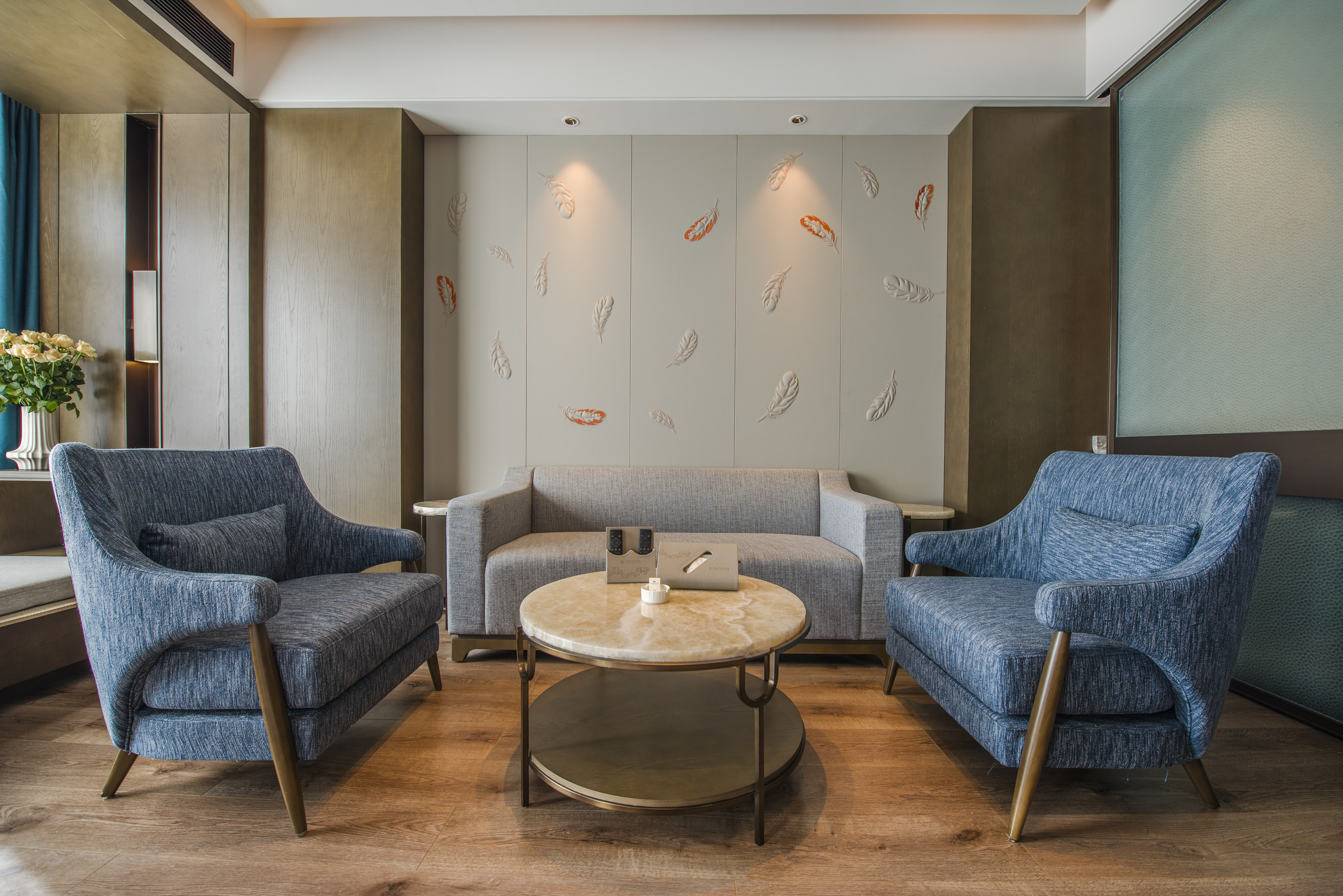 一室一厅商务套房（特大床+单人榻榻米）（1号楼）