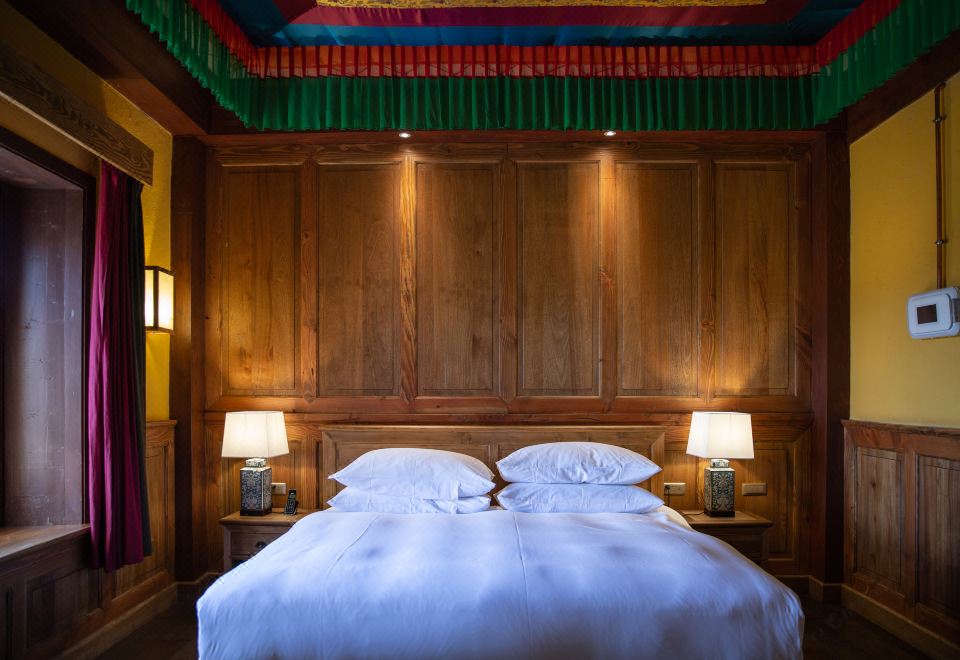 Songtsam Shangri-la LinkaDeluxe Suite